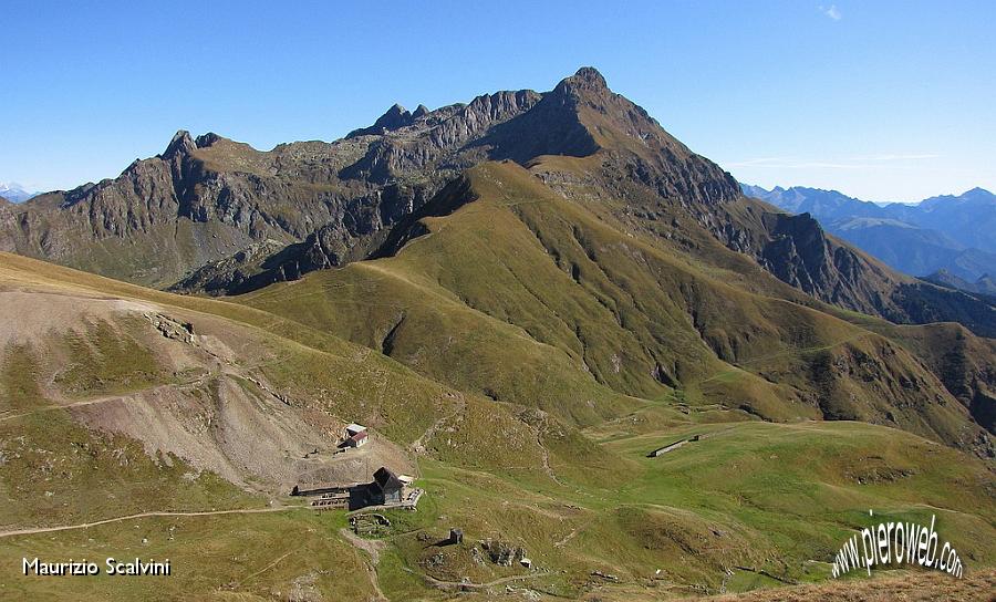 19 Uno sguardo dallo Zuc di Valbona.JPG